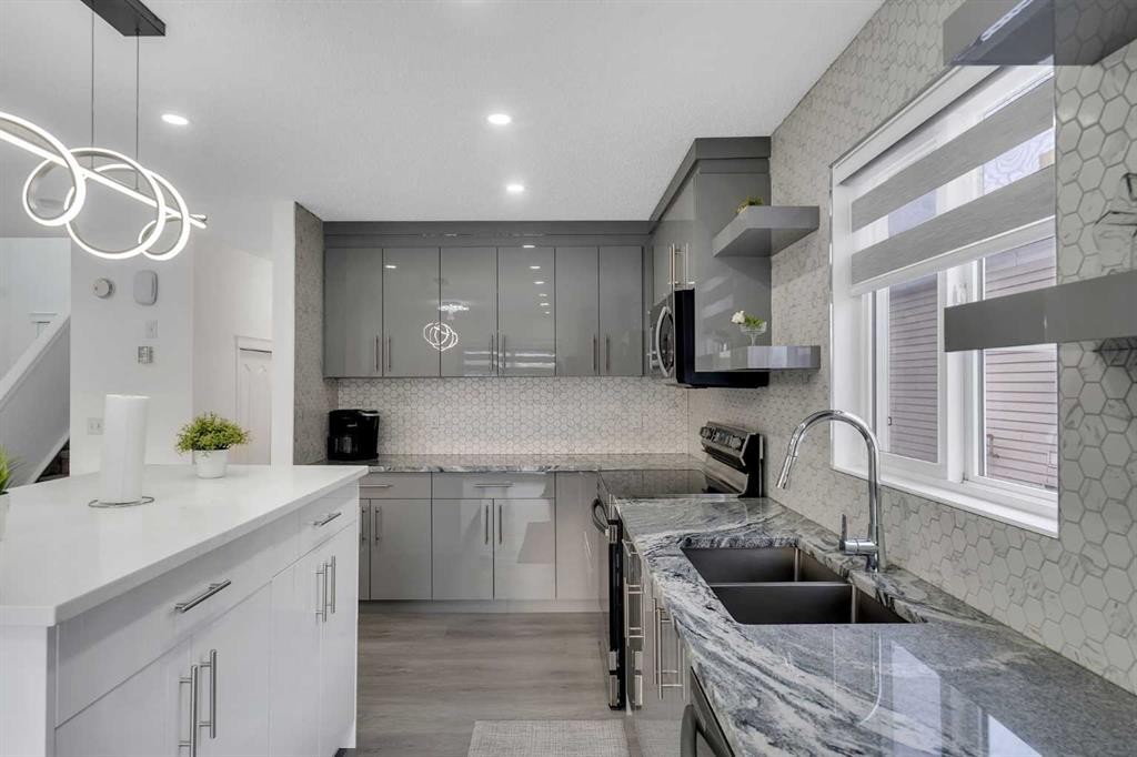 41 Royal Birch Terrace Nw, Calgary, AB - Indoor Photo Showing Kitchen With Double Sink With Upgraded Kitchen