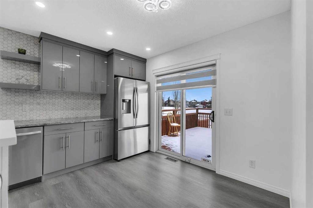 41 Royal Birch Terrace Nw, Calgary, AB - Indoor Photo Showing Kitchen