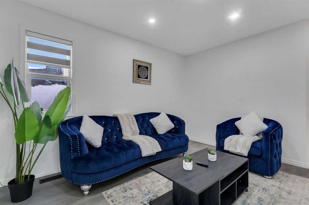41 Royal Birch Terrace Nw, Calgary, AB - Indoor