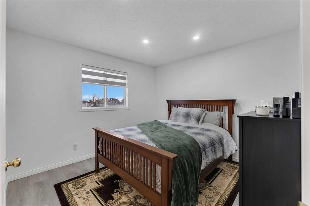 41 Royal Birch Terrace Nw, Calgary, AB - Indoor Photo Showing Bedroom