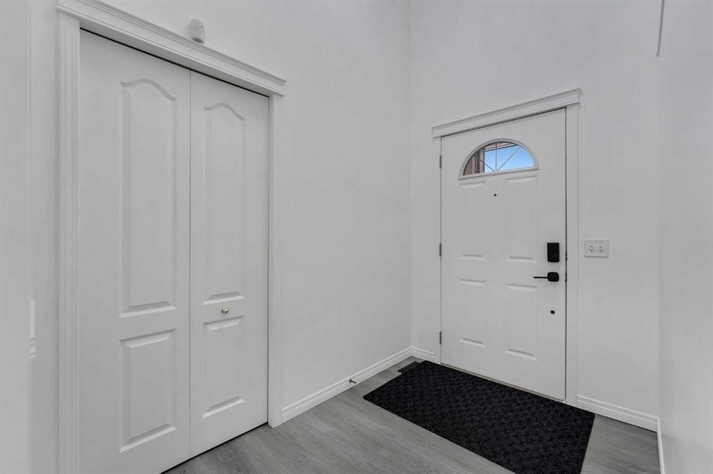 41 Royal Birch Terrace Nw, Calgary, AB - Indoor Photo Showing Other Room