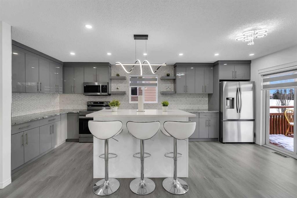 41 Royal Birch Terrace Nw, Calgary, AB - Indoor Photo Showing Kitchen With Upgraded Kitchen