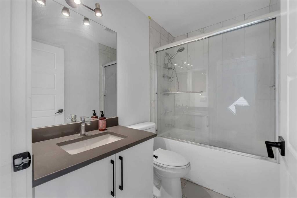 429 Taradale Drive Ne, Calgary, AB - Indoor Photo Showing Bathroom
