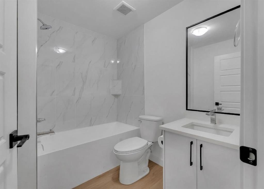 429 Taradale Drive Ne, Calgary, AB - Indoor Photo Showing Bathroom