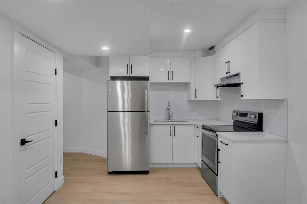 429 Taradale Drive Ne, Calgary, AB - Indoor Photo Showing Kitchen With Stainless Steel Kitchen With Upgraded Kitchen