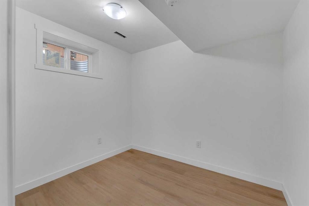 429 Taradale Drive Ne, Calgary, AB - Indoor Photo Showing Other Room