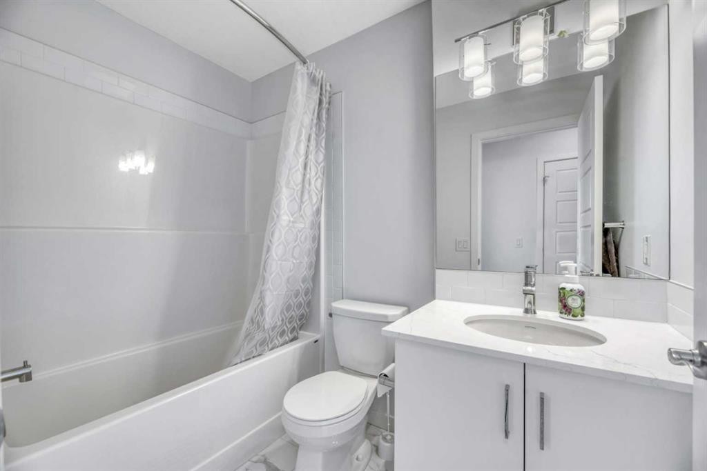 337-301 Redstone Boulevard Ne, Calgary, AB - Indoor Photo Showing Bathroom