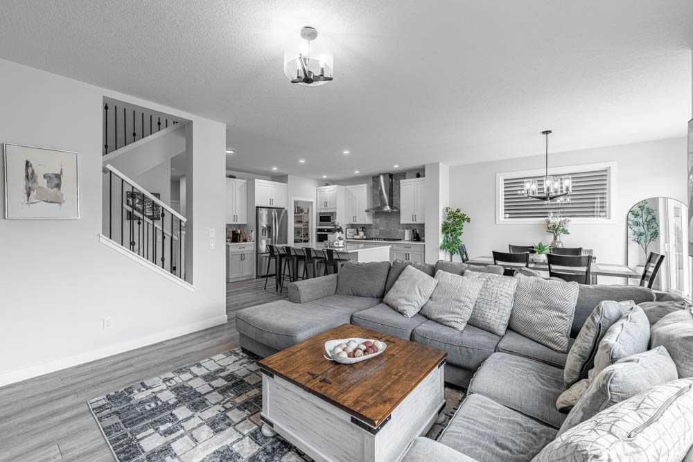 178 Creekstone Path Sw, Calgary, AB - Indoor Photo Showing Living Room