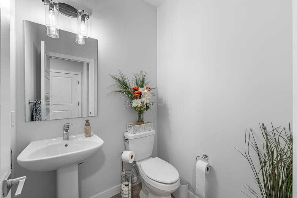 178 Creekstone Path Sw, Calgary, AB - Indoor Photo Showing Bathroom