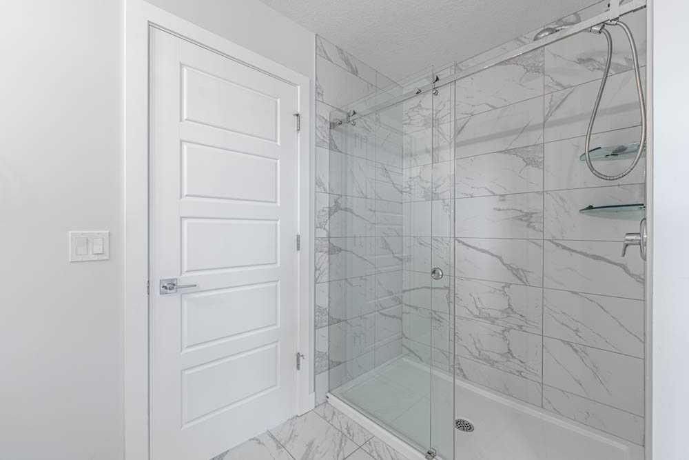 178 Creekstone Path Sw, Calgary, AB - Indoor Photo Showing Bathroom