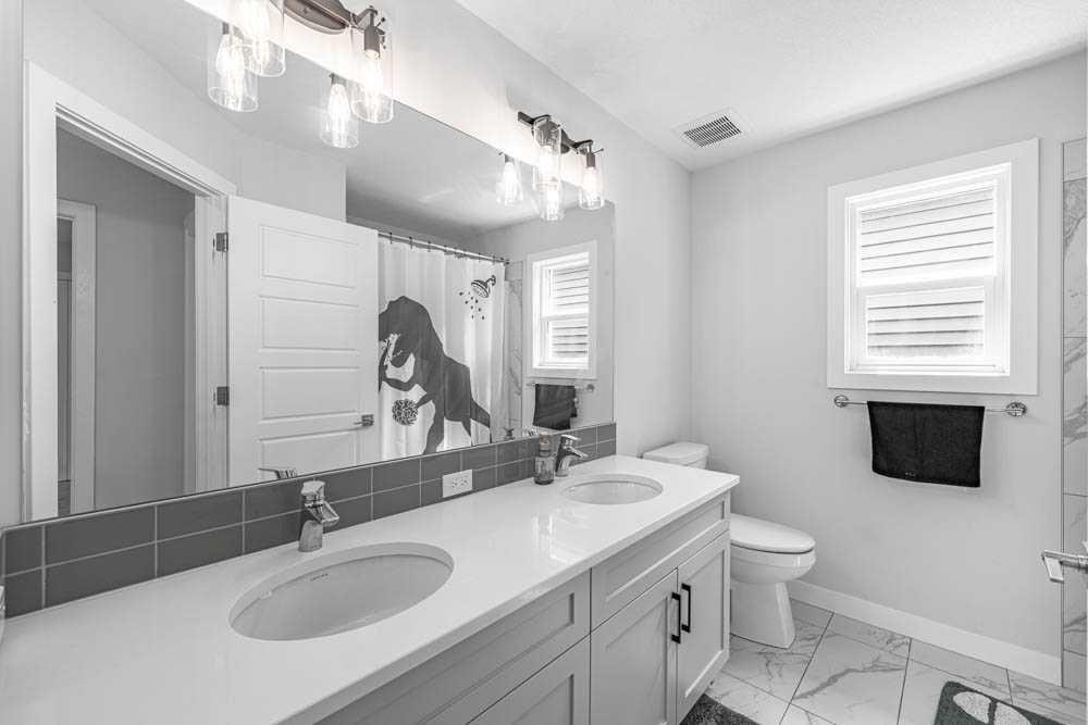 178 Creekstone Path Sw, Calgary, AB - Indoor Photo Showing Bathroom