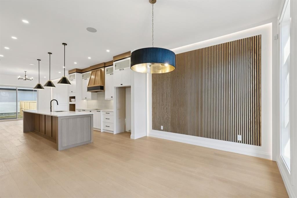 523 32 Street Nw, Calgary, AB - Indoor Photo Showing Kitchen With Upgraded Kitchen