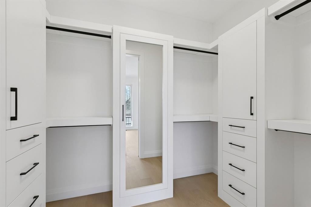 523 32 Street Nw, Calgary, AB - Indoor Photo Showing Other Room