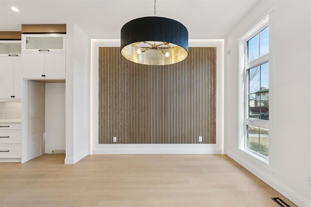 523 32 Street Nw, Calgary, AB - Indoor Photo Showing Other Room