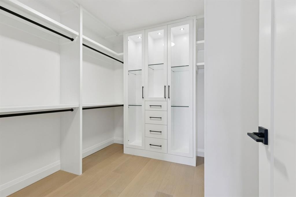 523 32 Street Nw, Calgary, AB - Indoor