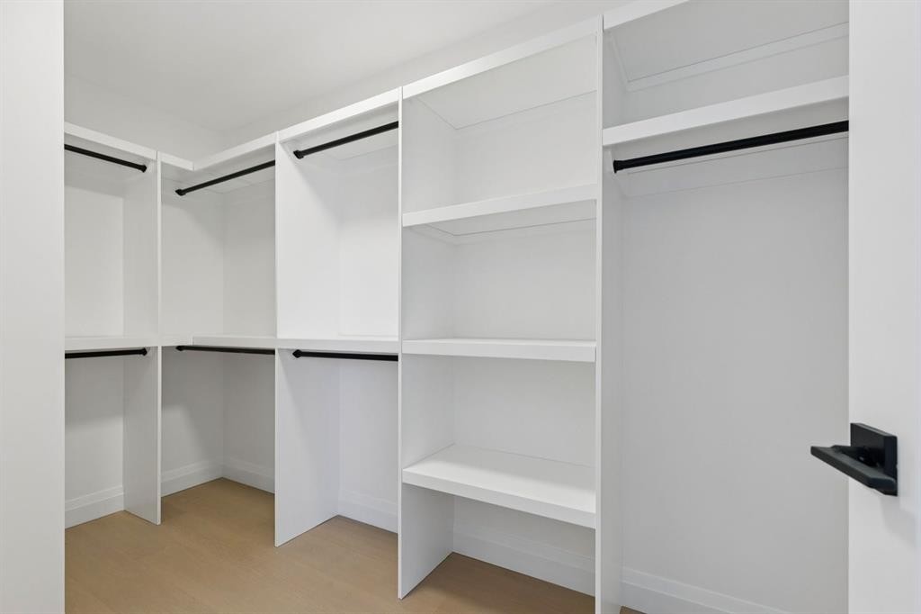 523 32 Street Nw, Calgary, AB - Indoor With Storage