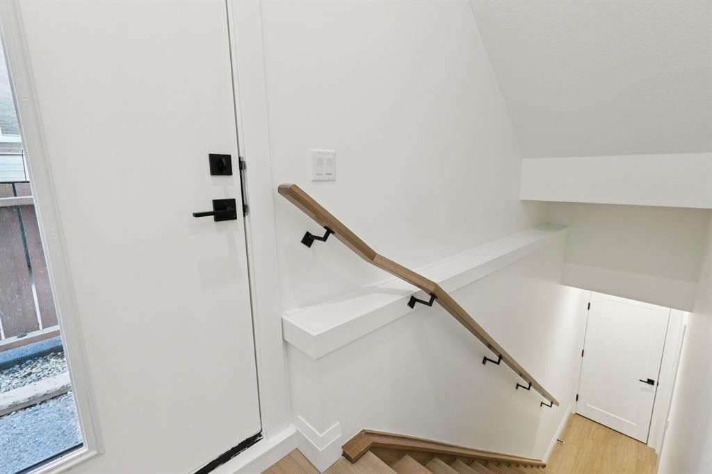 523 32 Street Nw, Calgary, AB - Indoor Photo Showing Other Room