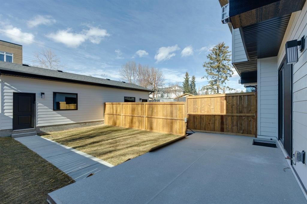 523 32 Street Nw, Calgary, AB - Outdoor With Exterior