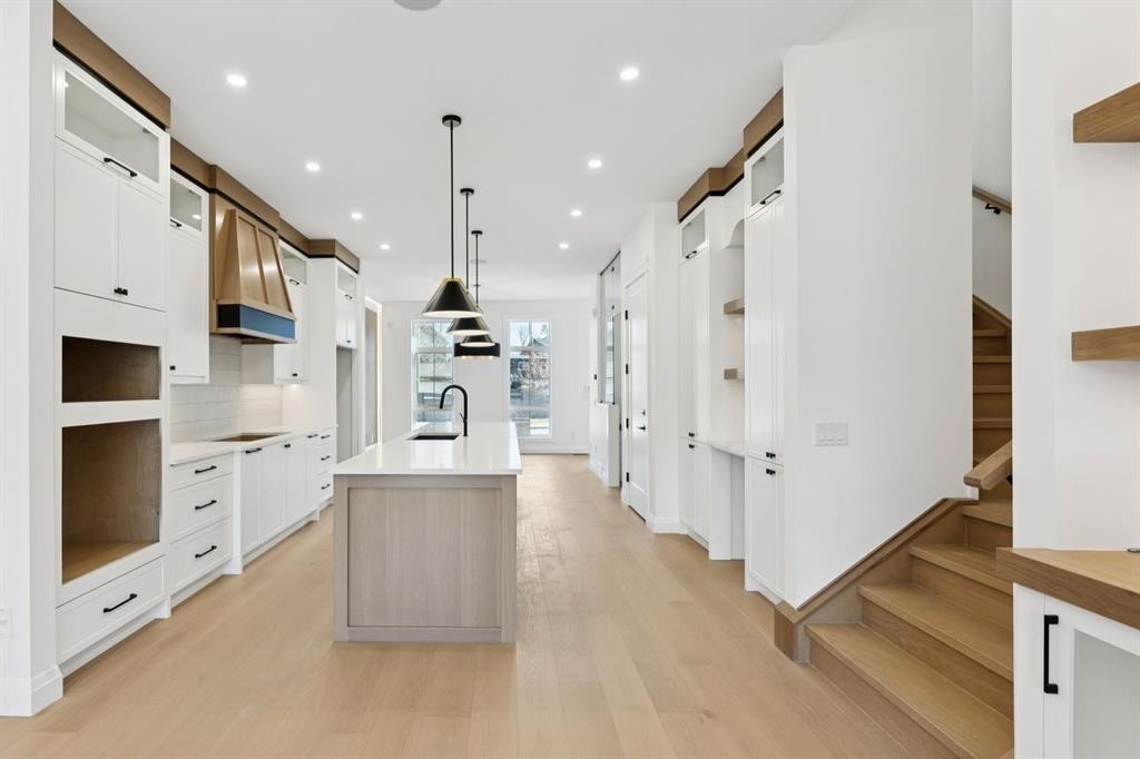 523 32 Street Nw, Calgary, AB - Indoor Photo Showing Other Room