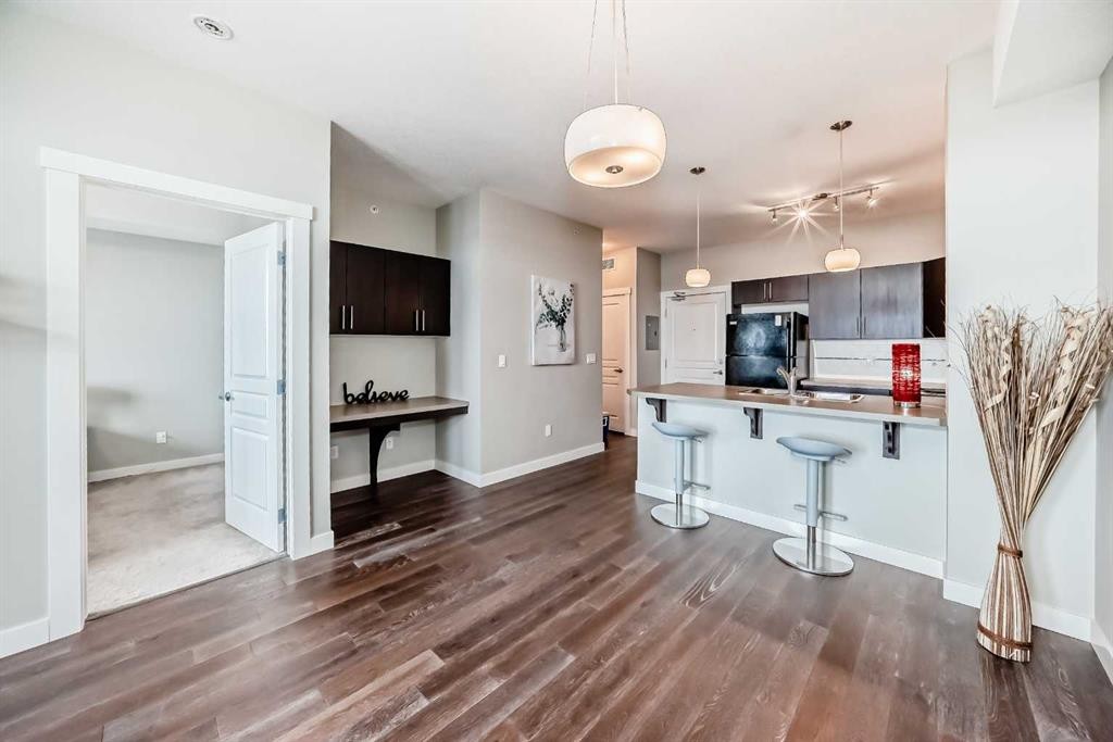 405-2300 Evanston Square, Calgary, AB - Indoor Photo Showing Kitchen