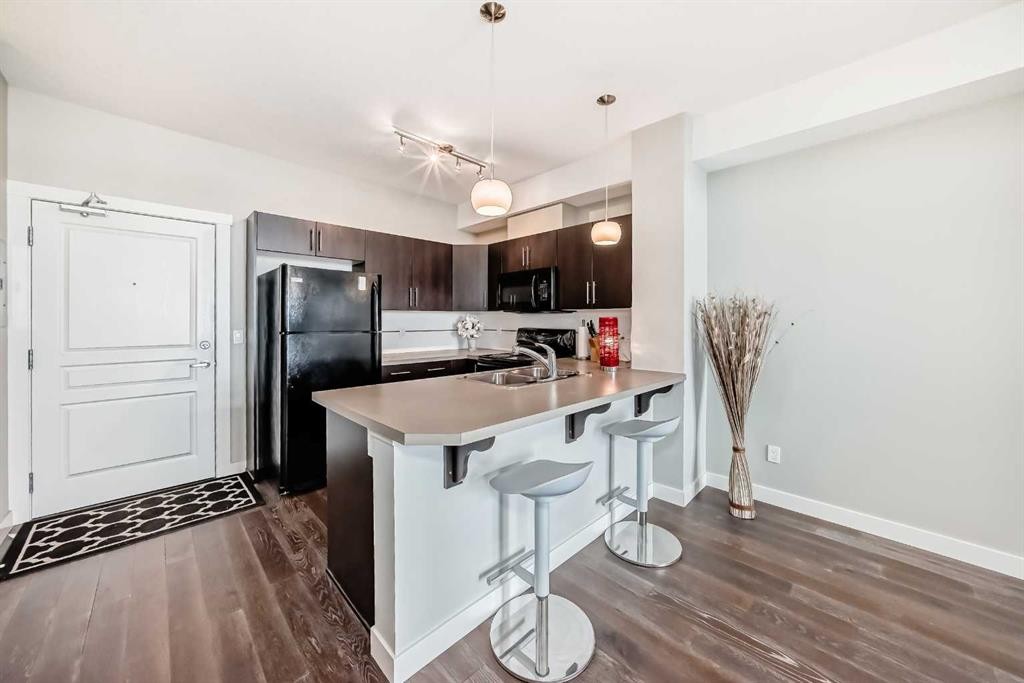 405-2300 Evanston Square, Calgary, AB - Indoor Photo Showing Kitchen