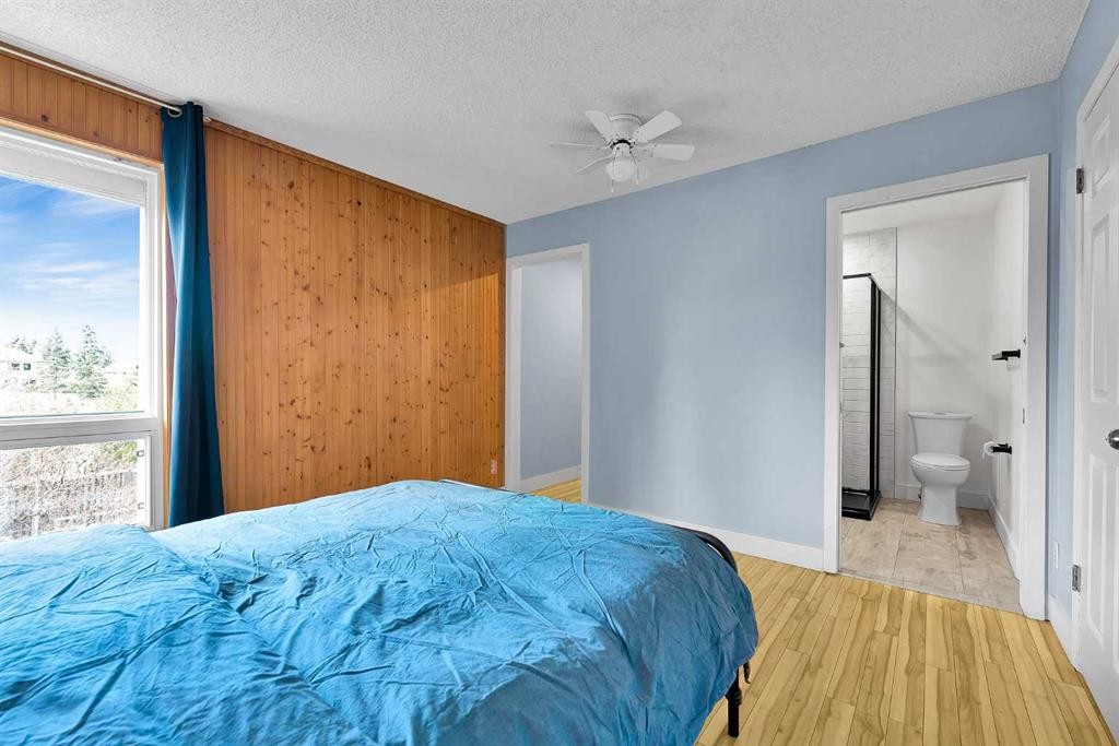 44 Strathclair Rise Sw, Calgary, AB - Indoor Photo Showing Bedroom