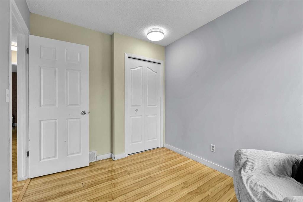 44 Strathclair Rise Sw, Calgary, AB - Indoor Photo Showing Other Room