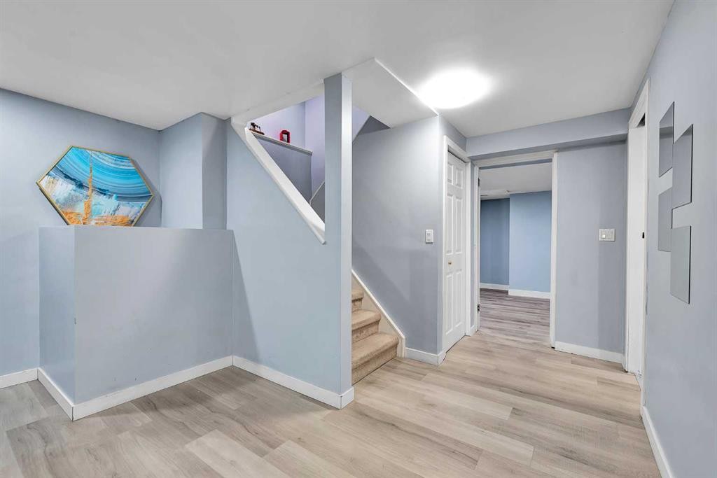 44 Strathclair Rise Sw, Calgary, AB - Indoor Photo Showing Other Room