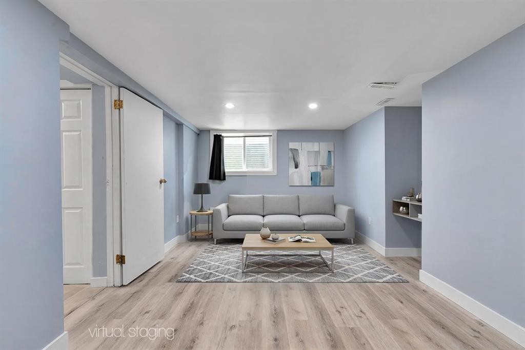 44 Strathclair Rise Sw, Calgary, AB - Indoor