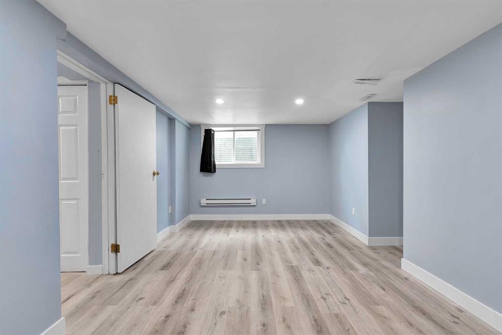 44 Strathclair Rise Sw, Calgary, AB - Indoor Photo Showing Other Room