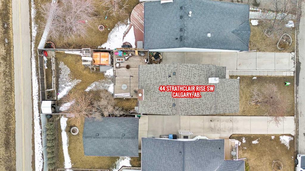 44 Strathclair Rise Sw, Calgary, AB - Outdoor