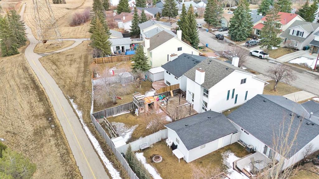 44 Strathclair Rise Sw, Calgary, AB - Outdoor