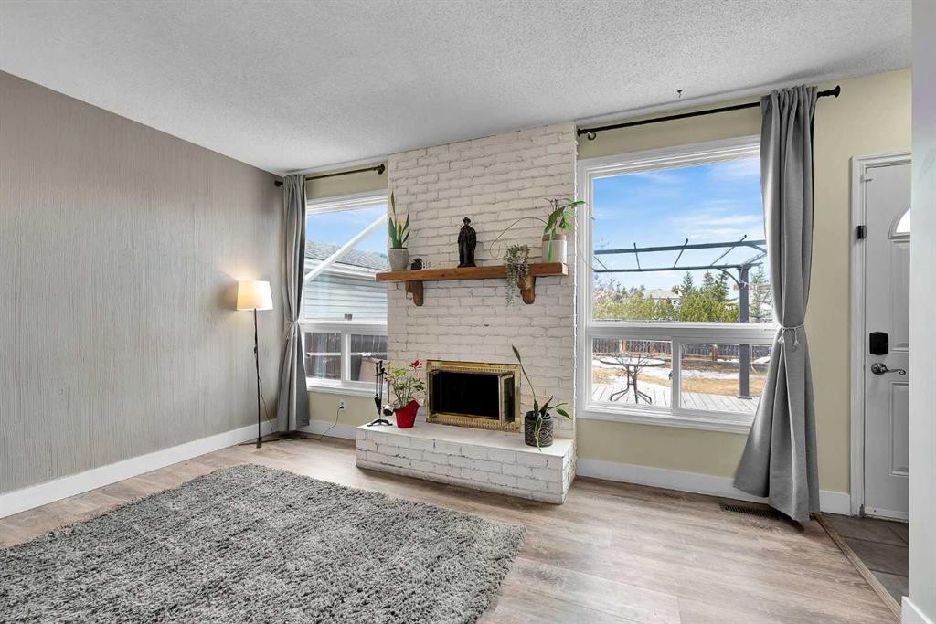 44 Strathclair Rise Sw, Calgary, AB - Indoor