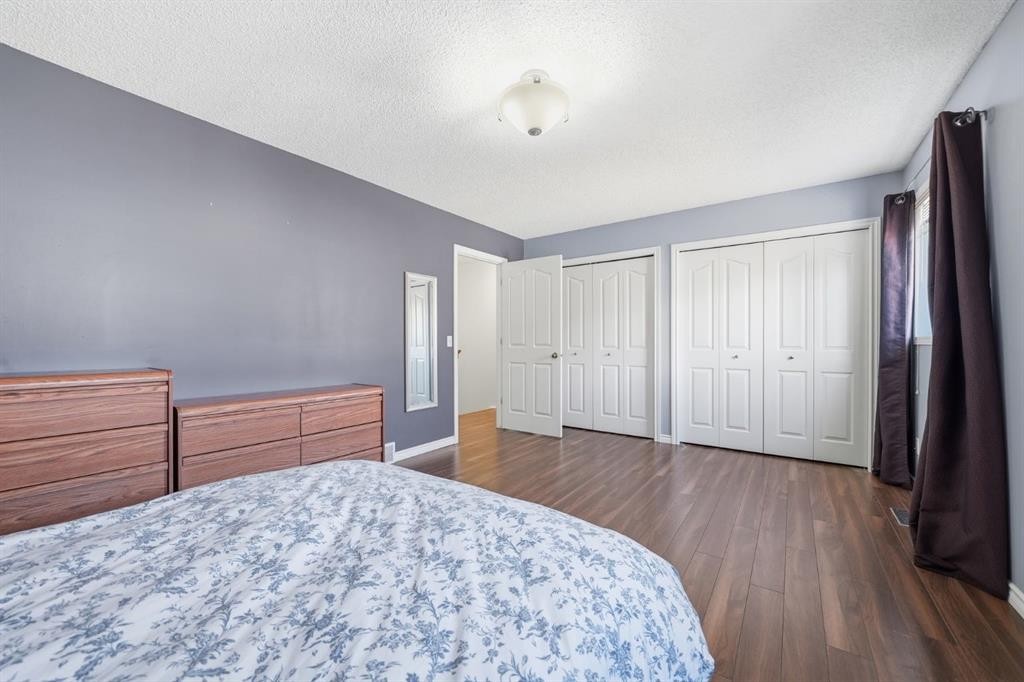 94 Mt Aberdeen Manor Se, Calgary, AB - Indoor Photo Showing Bedroom