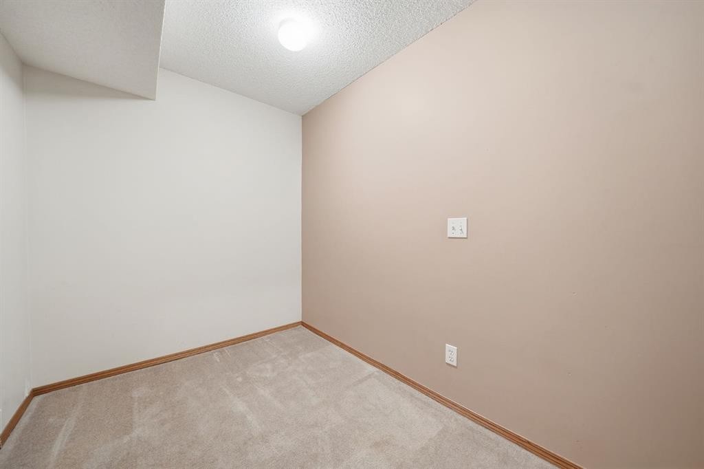 94 Mt Aberdeen Manor Se, Calgary, AB - Indoor Photo Showing Other Room