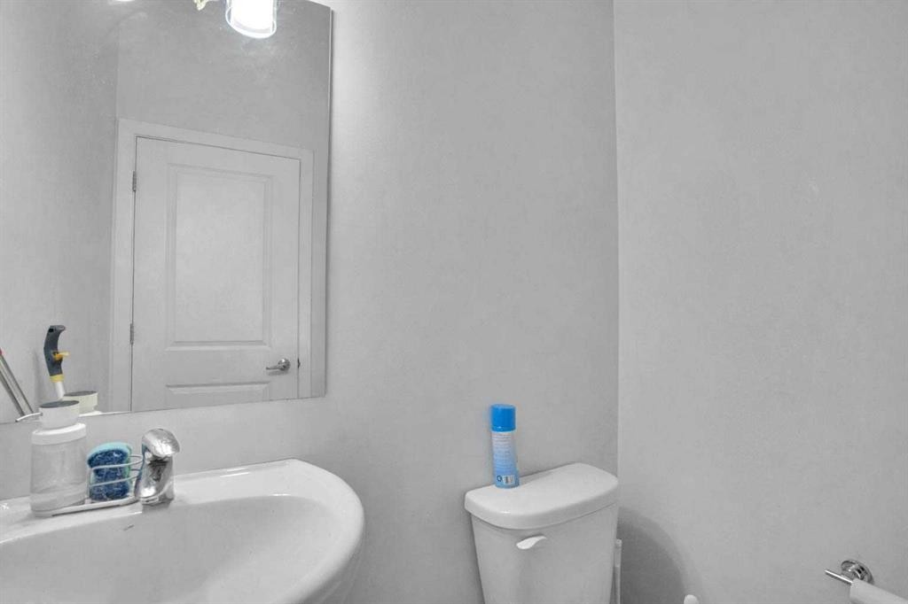 181 Walcrest Boulevard, Calgary, AB - Indoor Photo Showing Bathroom