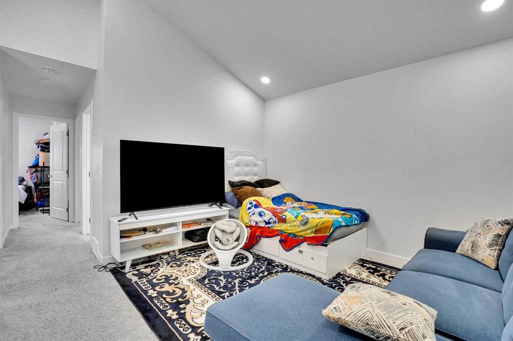 181 Walcrest Boulevard, Calgary, AB - Indoor Photo Showing Other Room