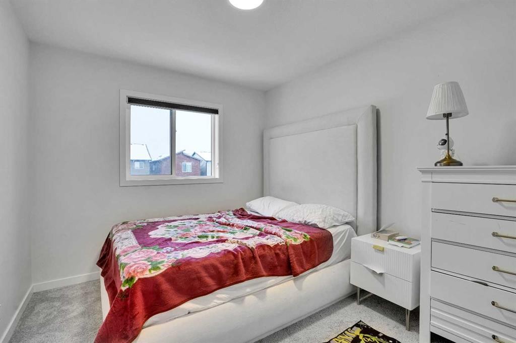 181 Walcrest Boulevard, Calgary, AB - Indoor Photo Showing Bedroom