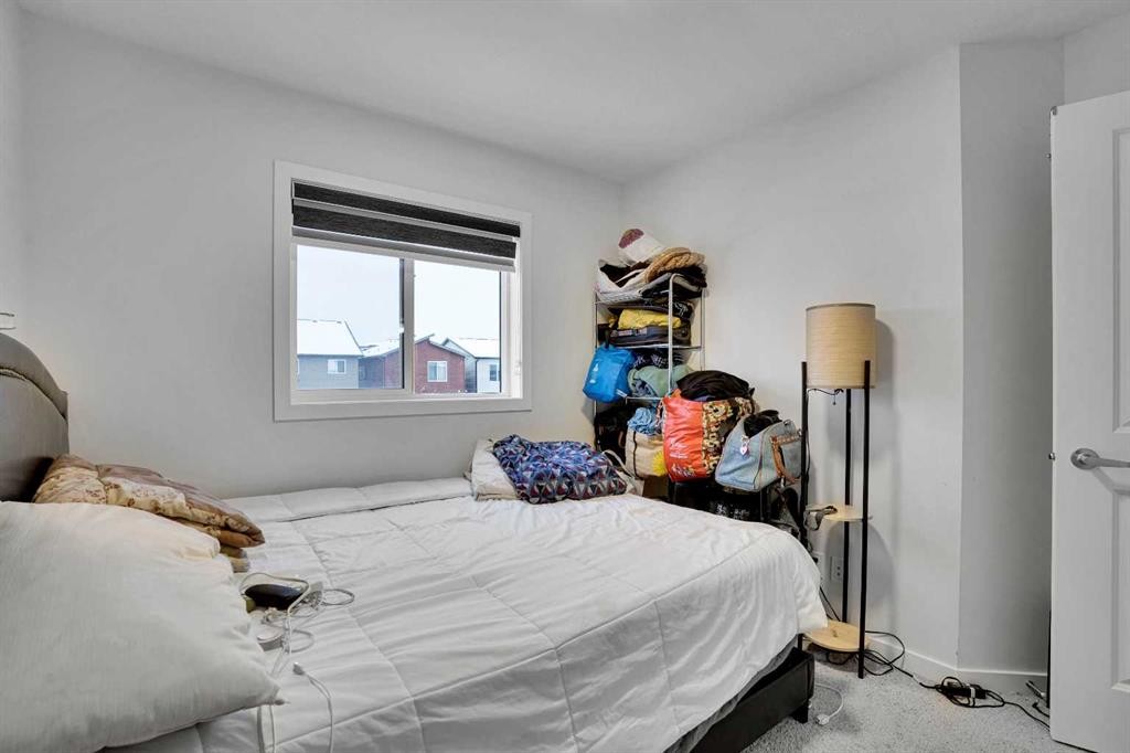 181 Walcrest Boulevard, Calgary, AB - Indoor Photo Showing Bedroom
