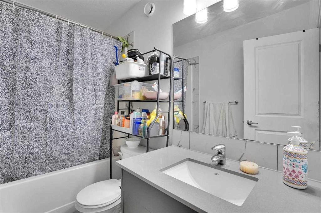 181 Walcrest Boulevard, Calgary, AB - Indoor Photo Showing Bathroom