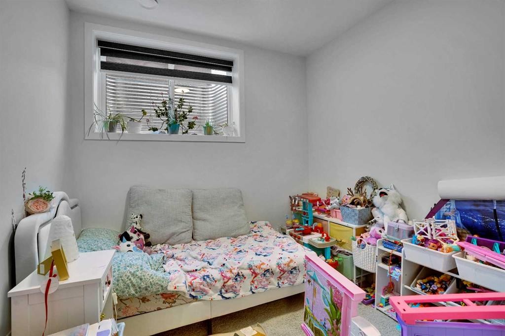 181 Walcrest Boulevard, Calgary, AB - Indoor Photo Showing Bedroom