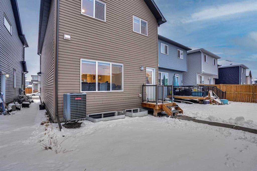 181 Walcrest Boulevard, Calgary, AB - Outdoor With Exterior