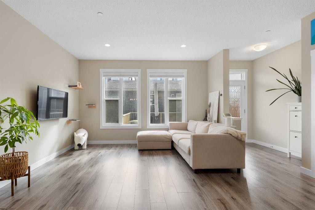 227 148 Avenue Nw, Calgary, AB - Indoor Photo Showing Living Room