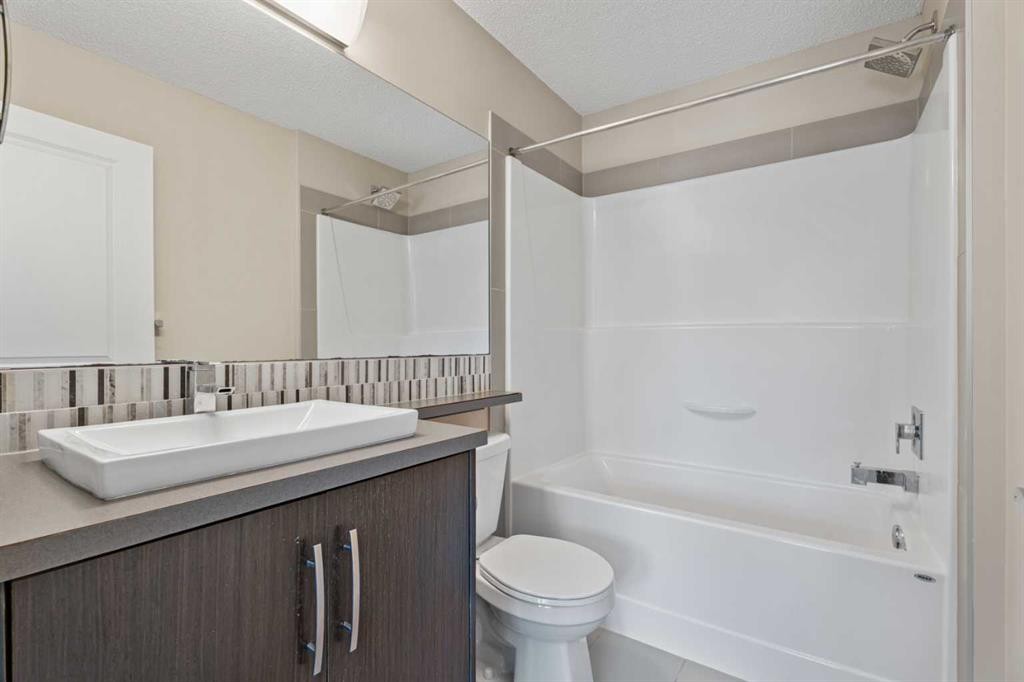 306 Ascot Circle Sw, Calgary, AB - Indoor Photo Showing Bathroom