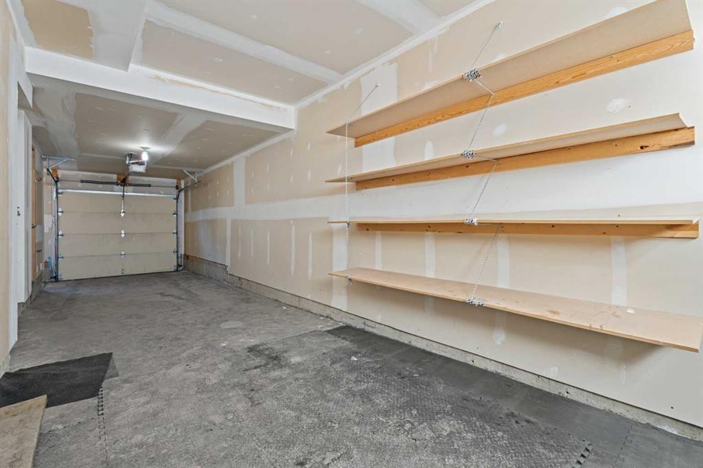 306 Ascot Circle Sw, Calgary, AB - Indoor Photo Showing Garage