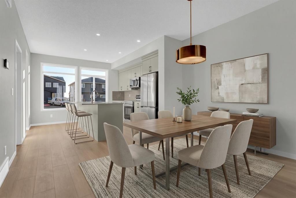 15 Corner Glen Drive Ne, Calgary, AB - Indoor Photo Showing Dining Room