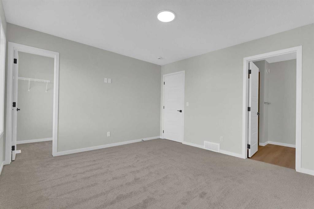 15 Corner Glen Drive Ne, Calgary, AB - Indoor Photo Showing Other Room
