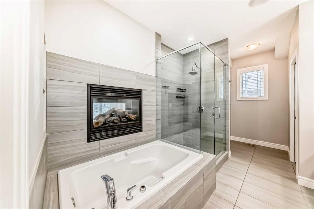 7904 Masters Boulevard Se, Calgary, AB - Indoor Photo Showing Bathroom