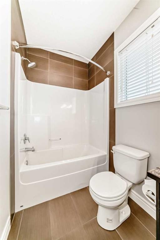 7904 Masters Boulevard Se, Calgary, AB - Indoor Photo Showing Bathroom