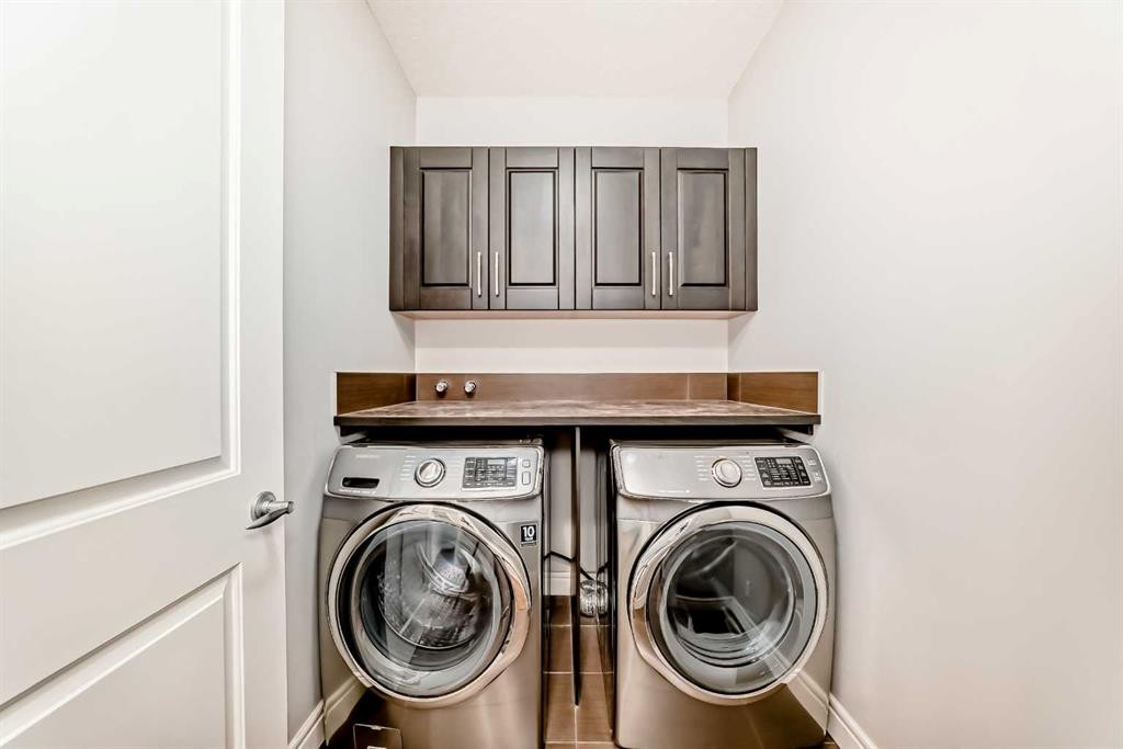 7904 Masters Boulevard Se, Calgary, AB - Indoor Photo Showing Laundry Room